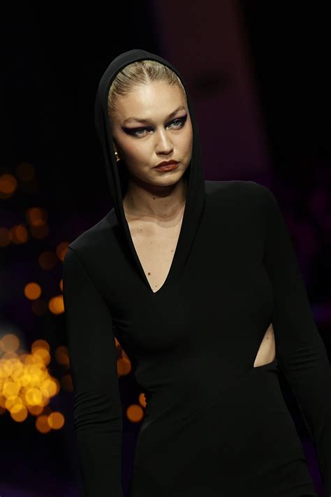 gigi hadid versace virtual show.